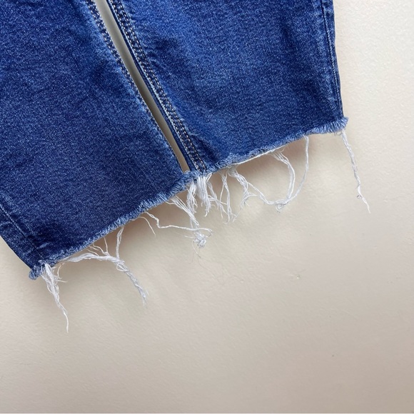 American Eagle Mom Jean High Waist Straight Leg
Stretch Raw Hem Cropped Jeans 0 - Picture 4 of 7